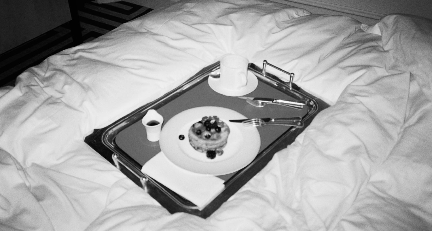 fullfilled Newsletter, Geschirr im Bett